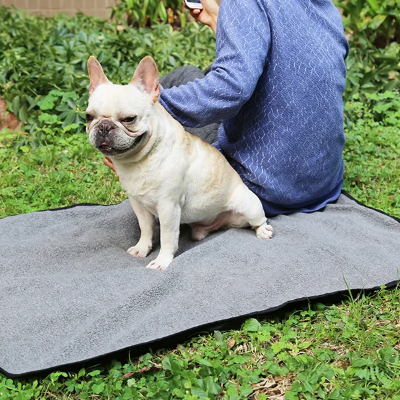 Tapis pour chien - PortableDogMat™ - Gris clair